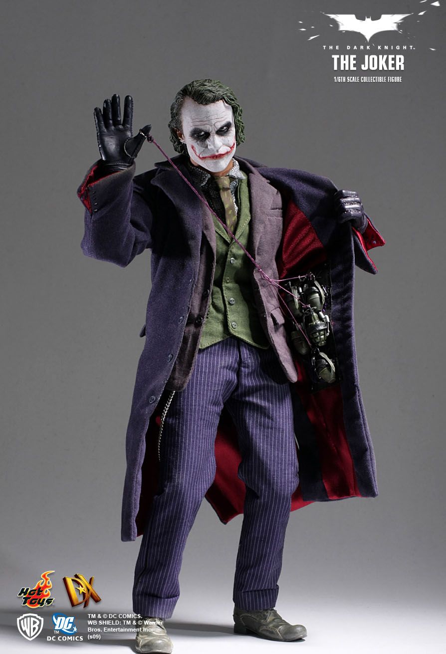 Hot Toys The Dark Knight The Joker 1/6th Scale Collectible Figure