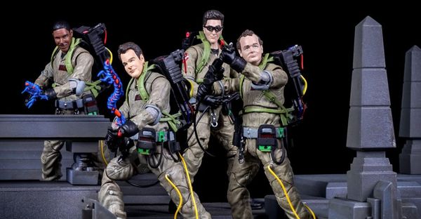 Check Out The Ghostbusters Select Rooftop Diorama
